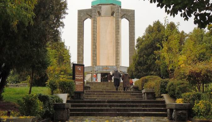 همدان -آرامگاه باباطاهر