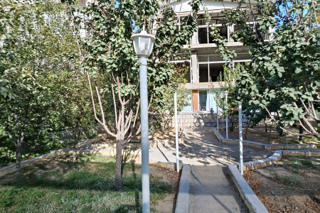 حیاط و نمای بیرونی ویلای روستایی خاقان | ویلا شاه‌نشین در سامان | ایجاره