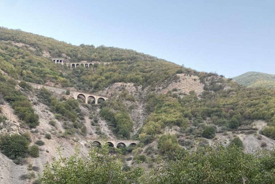 پلهای پیروزی پل وِرِسک واقع در جاده فیروزکوه-قائمشهر-جاهای دیدنی قائمشهر؛ تجربه آرام طبیعت و زندگی شمالی | ایجاره